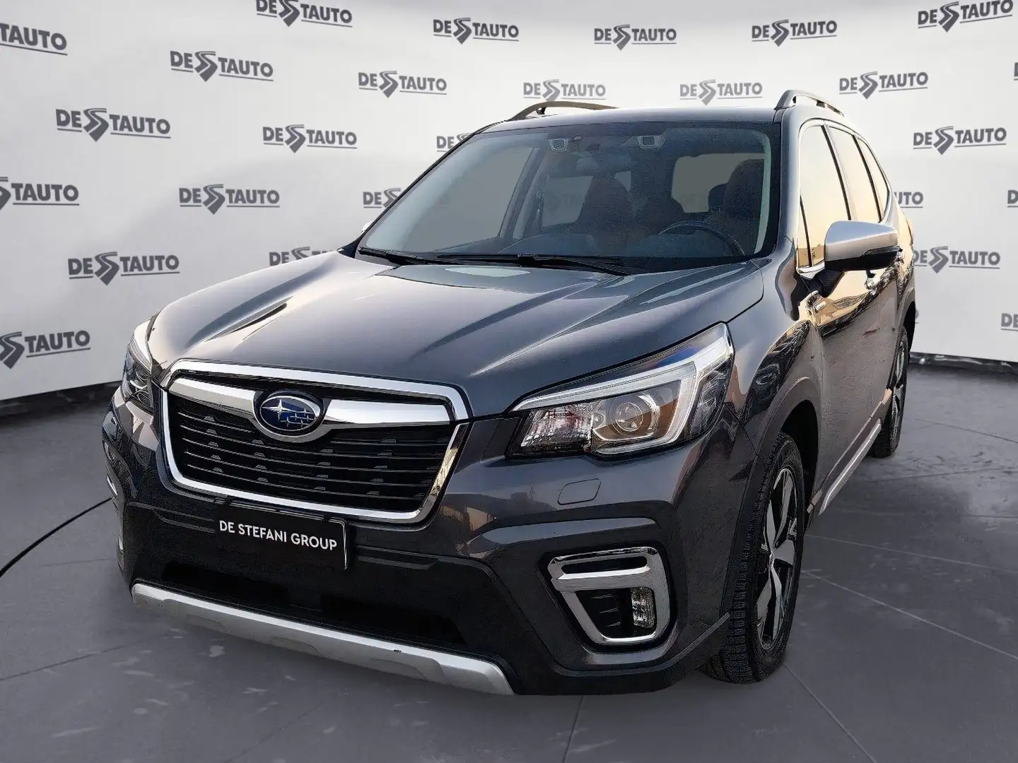 Subaru Forester Forester 2.0i e-boxer Premium lineartronic Šedá - 1