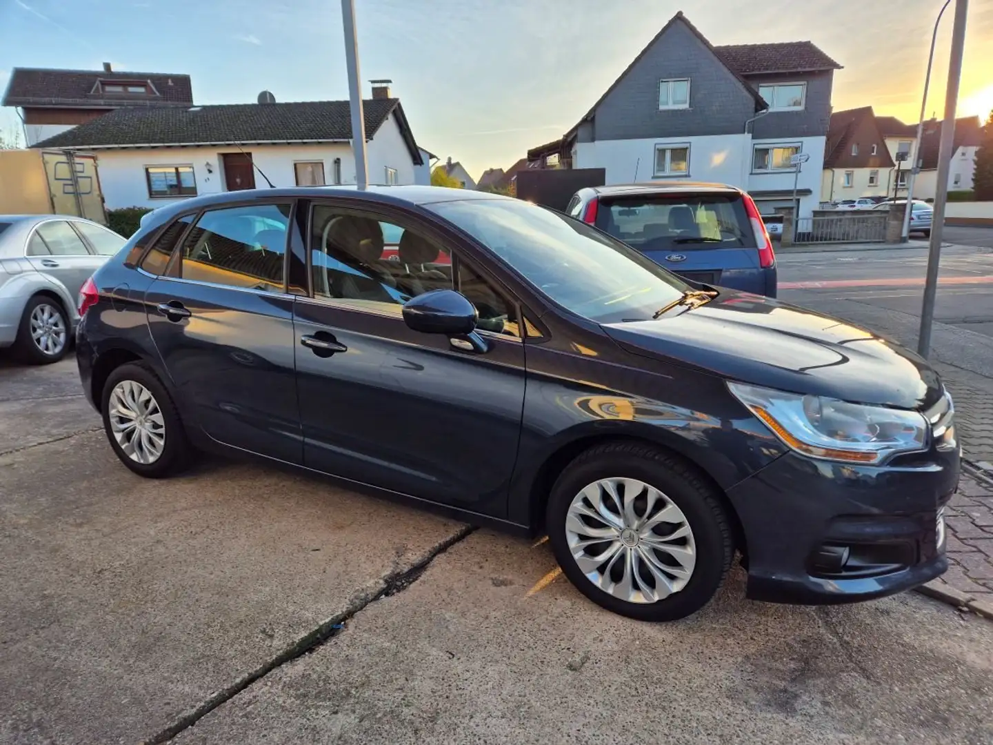 Citroen C4 C4 Diesel HDi 90 Business Class Navi TÜV Neu Gris - 1
