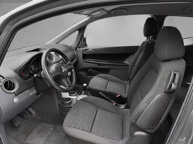 Mitsubishi Colt view 7