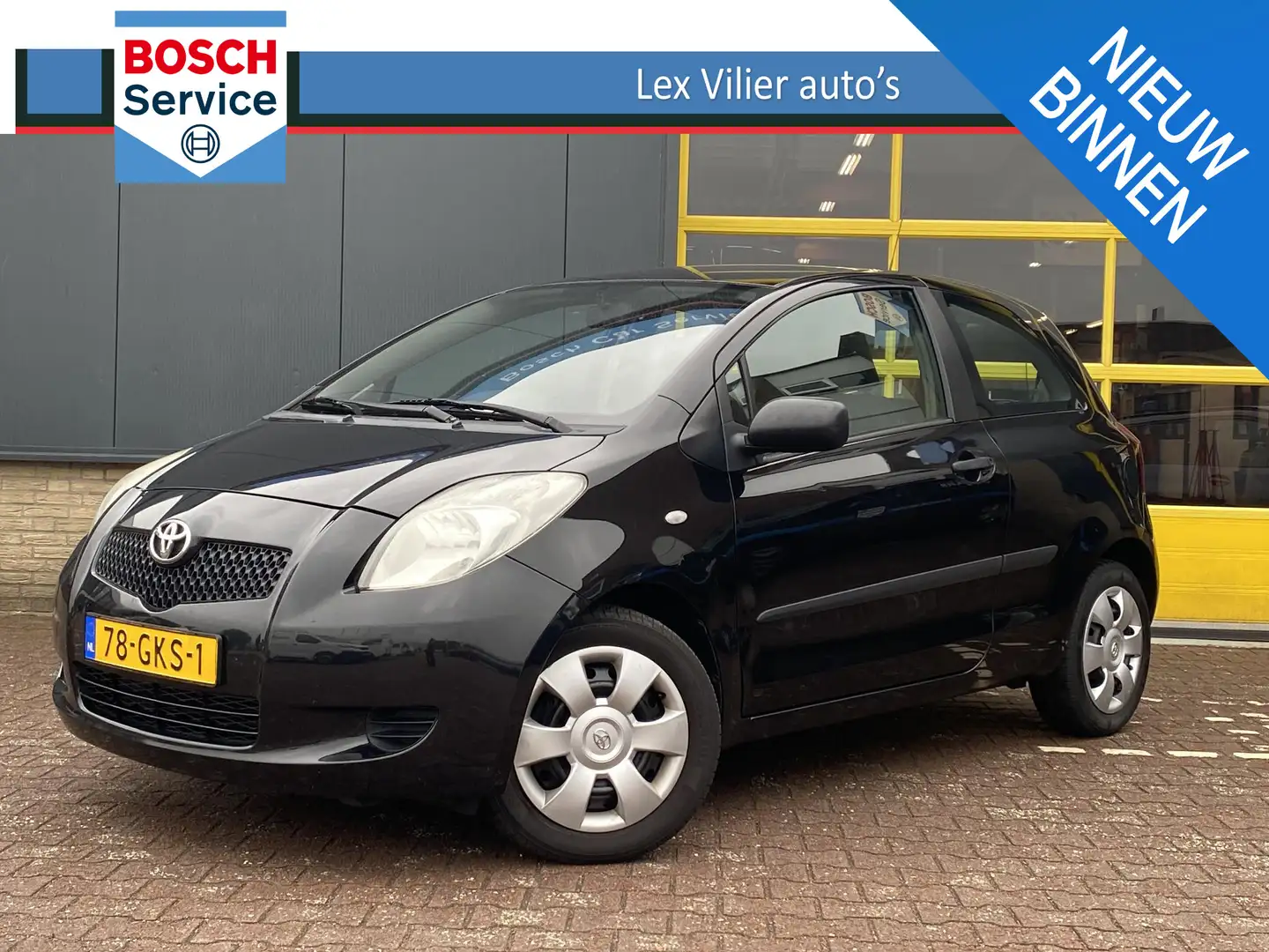 Toyota Yaris 1.3 VVTi Terra Zwart - 1