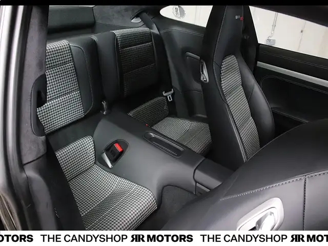 Porsche 911 Carrera S Coupé 50 Jahre  *SONDERMODELL* Ansicht 27