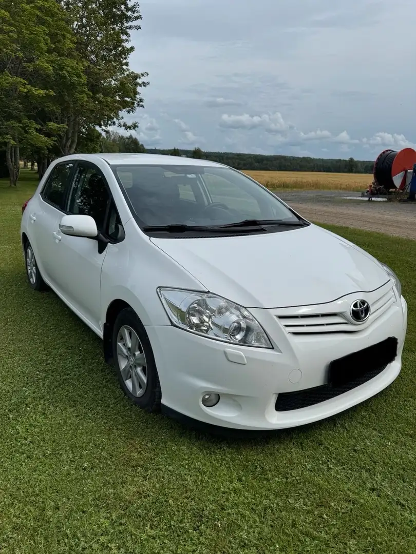 Toyota Auris 97 VVT-i Linéa Luna Biały - 1