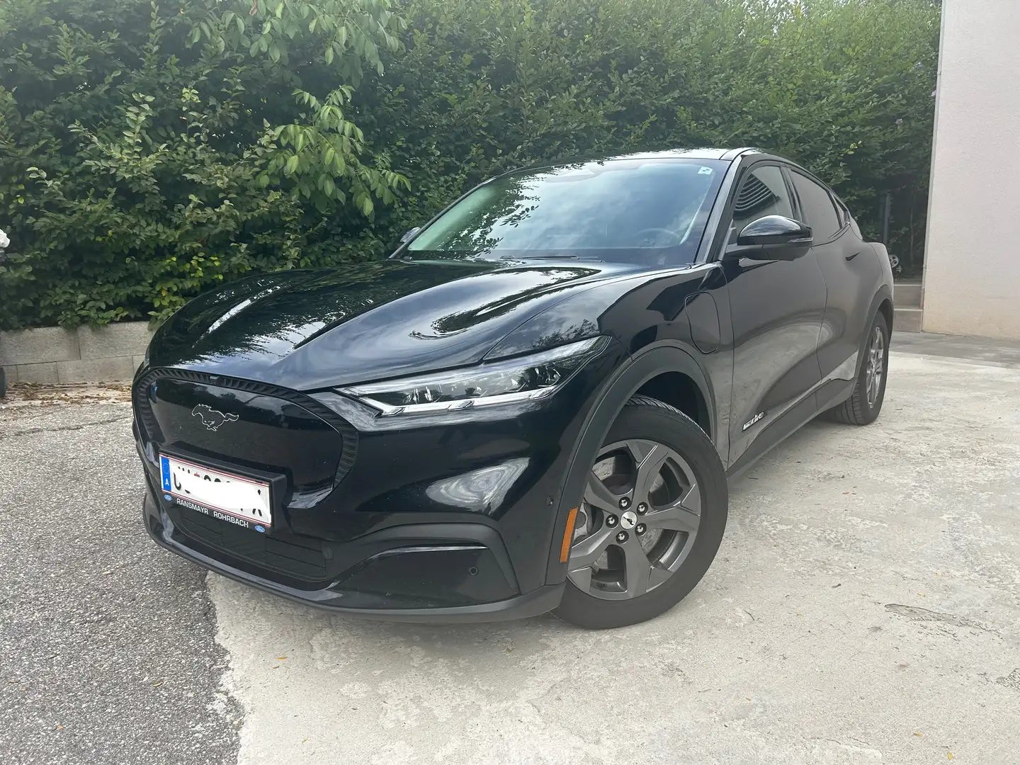 Ford Mustang Mach-E Mustang Mach-E Elektro 88kWh Extended Range Extended Range Schwarz - 2