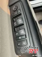 Chrysler Grand Caravan 2023 — фото 15
