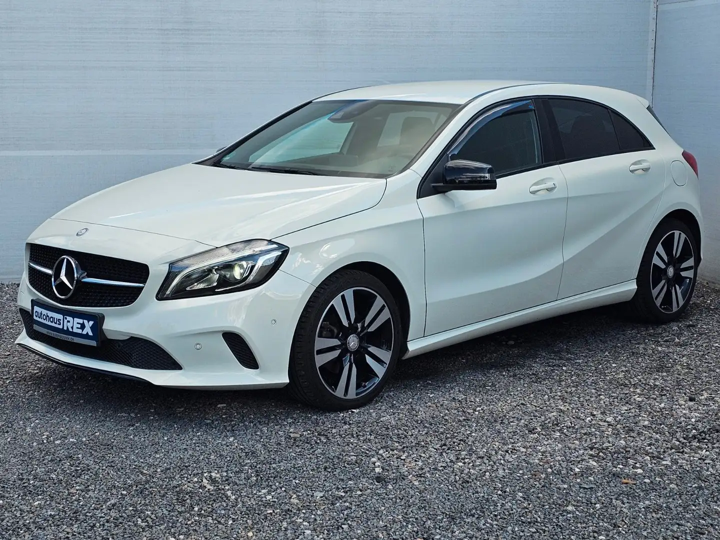 Mercedes-Benz A 160 7G-DCT  "Urban" Weiß - 1