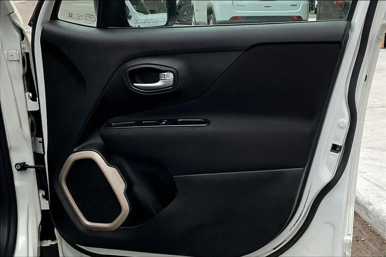 Jeep Renegade photo Jeep Renegade