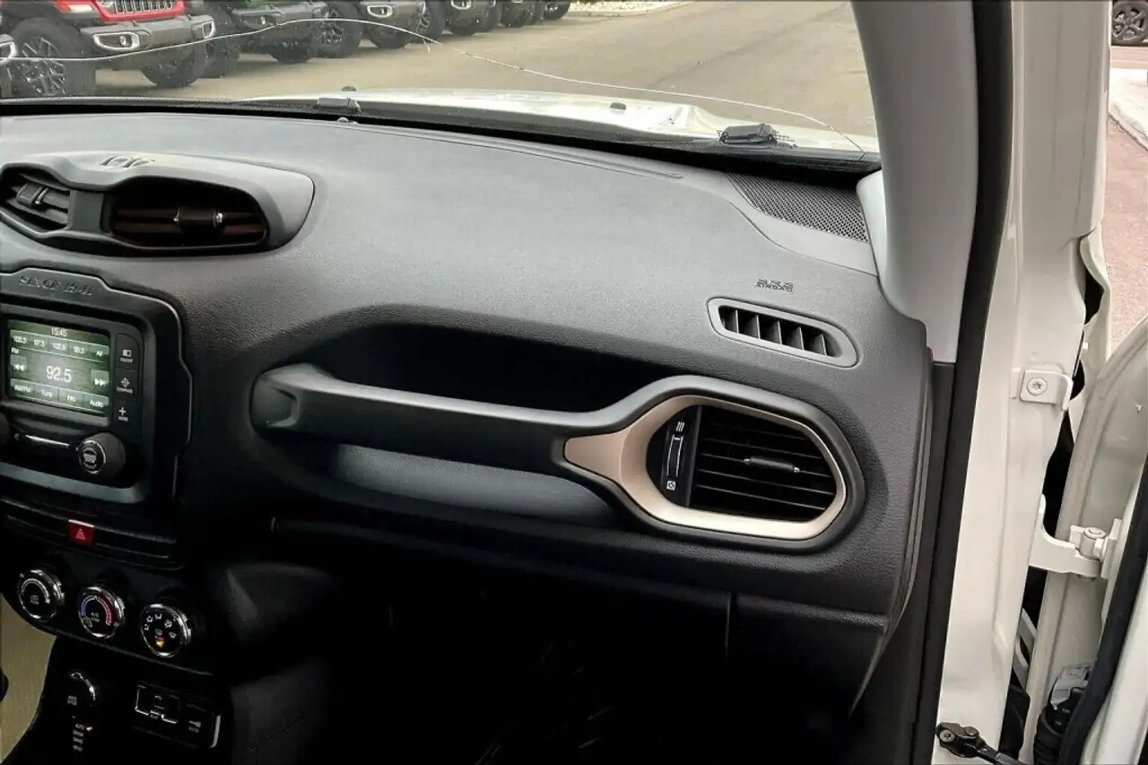 Jeep Renegade photo Jeep Renegade