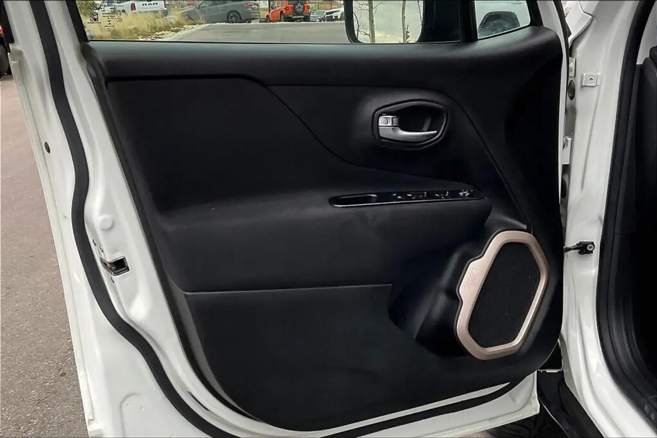 Jeep Renegade photo Jeep Renegade