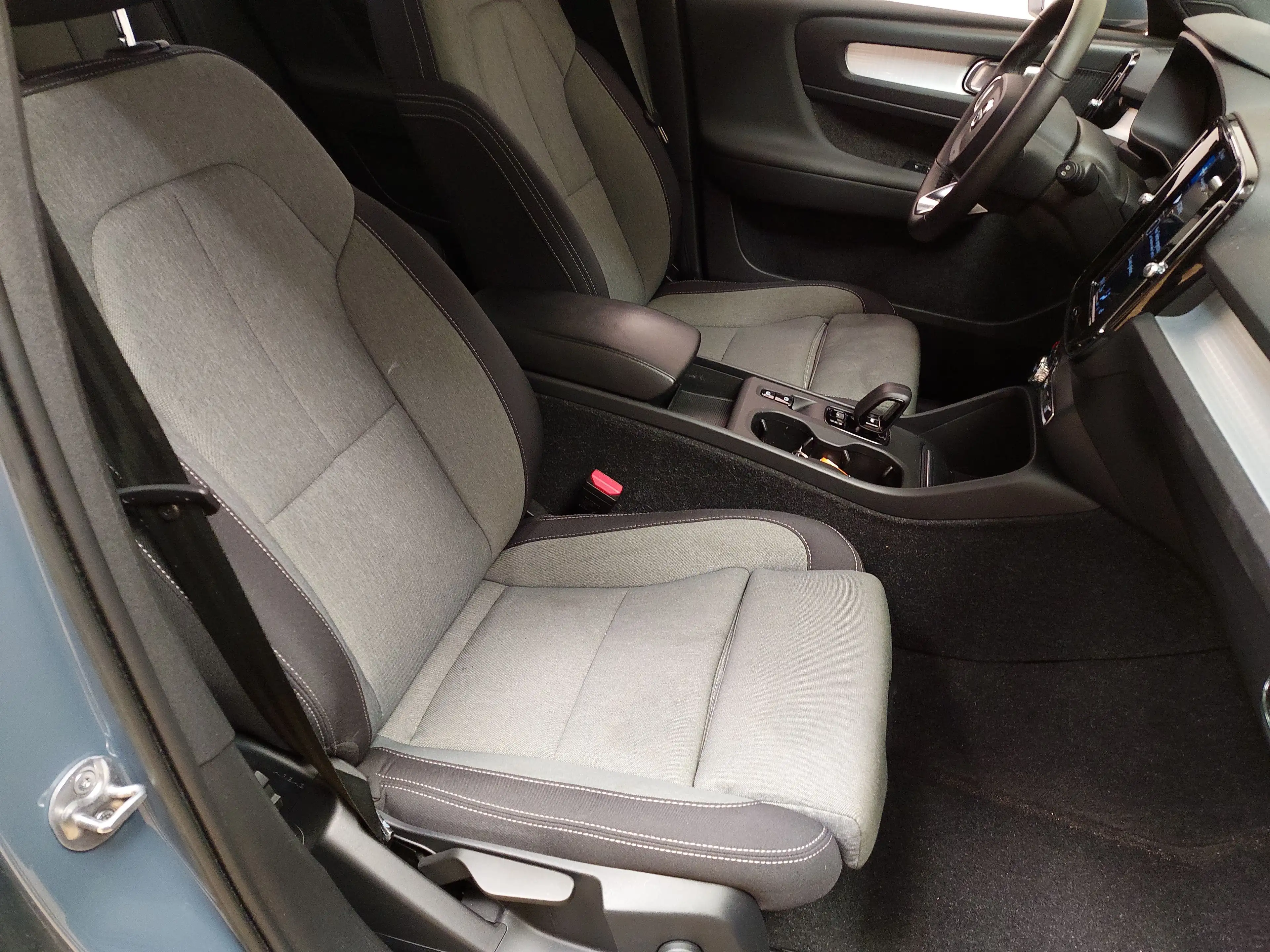 Volvo XC40 T4 Recharge Core Navi LED RFK SHZ — photo 10
