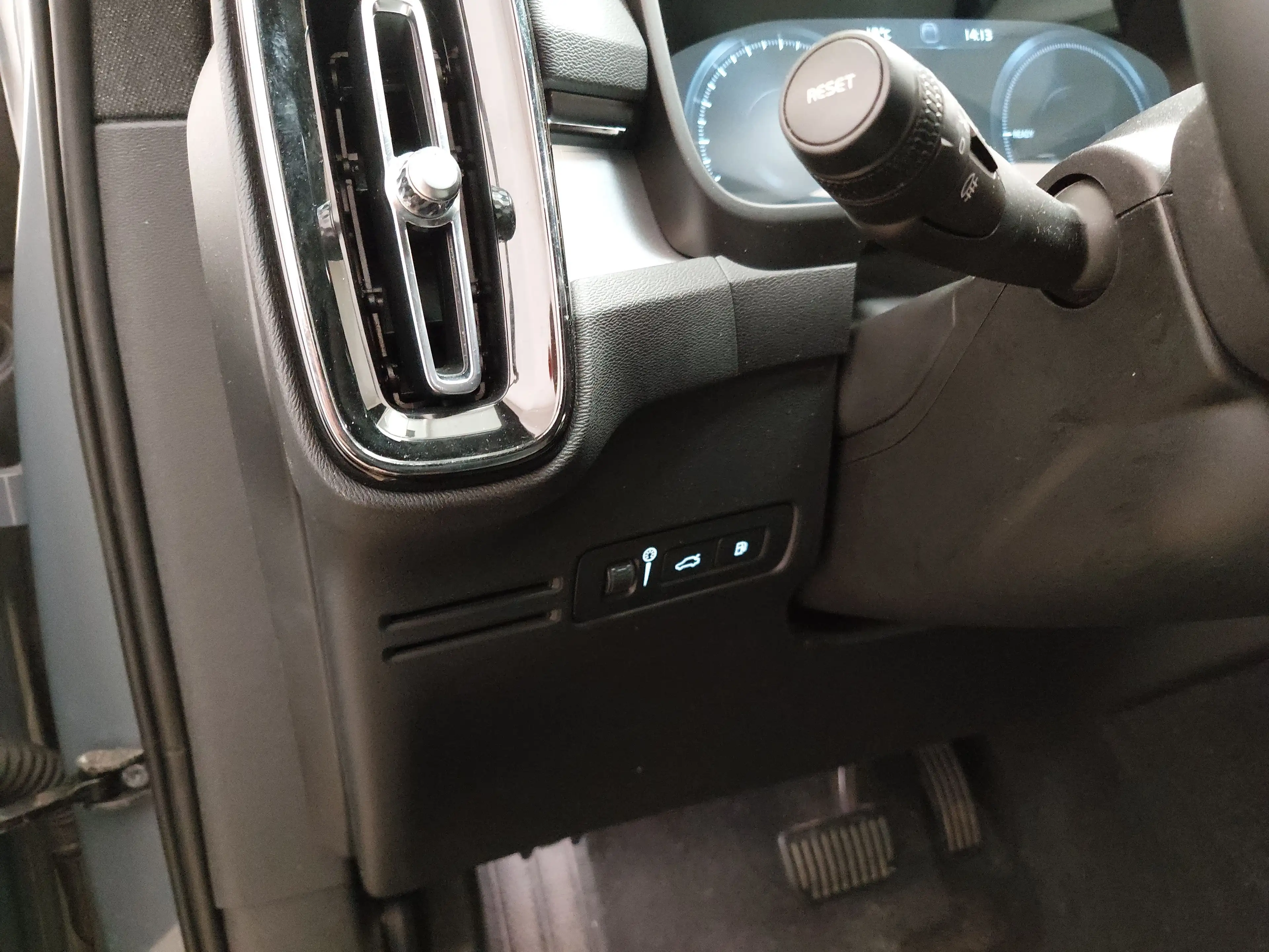 Volvo XC40 T4 Recharge Core Navi LED RFK SHZ — photo 7