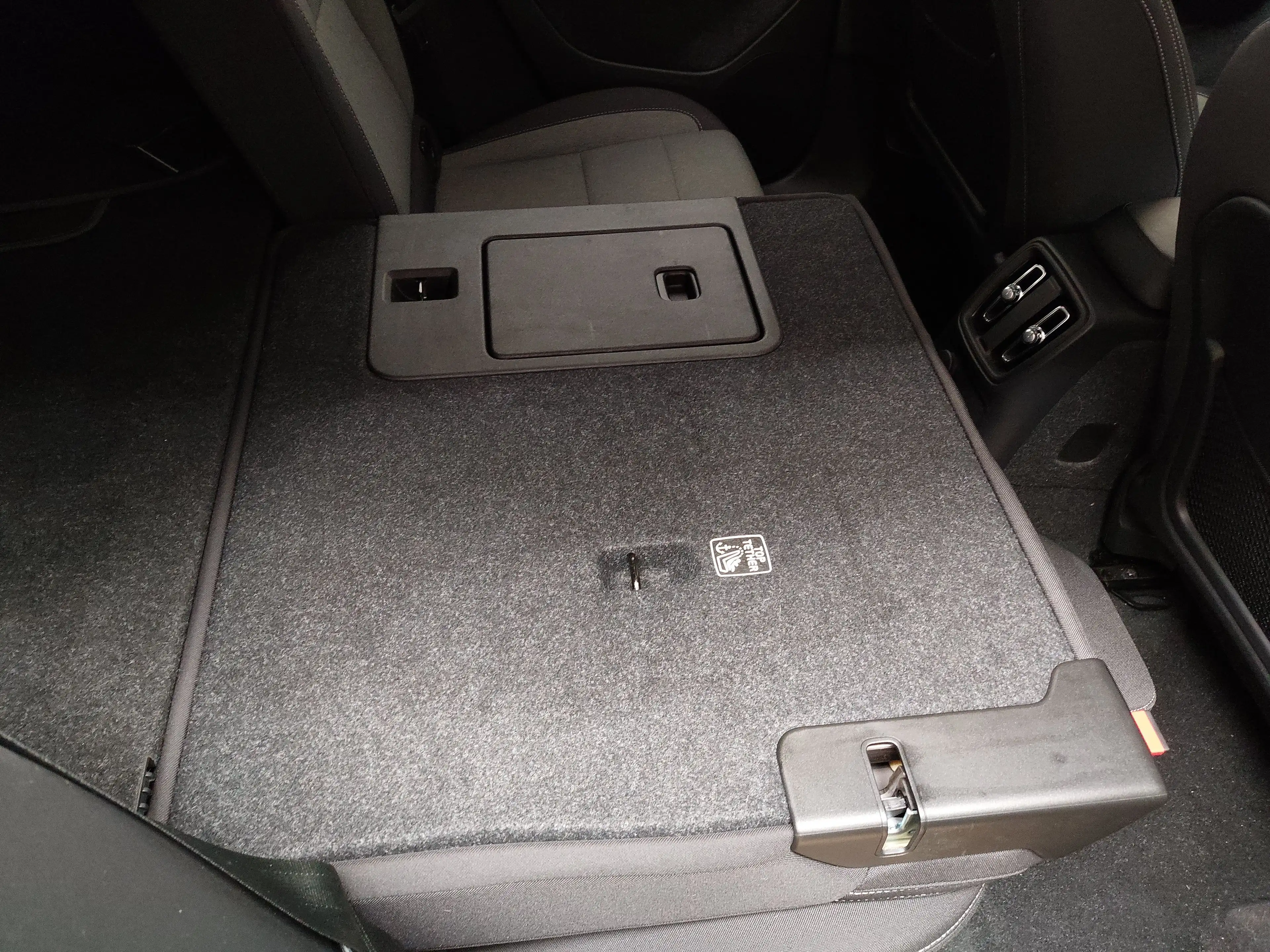 Volvo XC40 T4 Recharge Core Navi LED RFK SHZ — photo 11