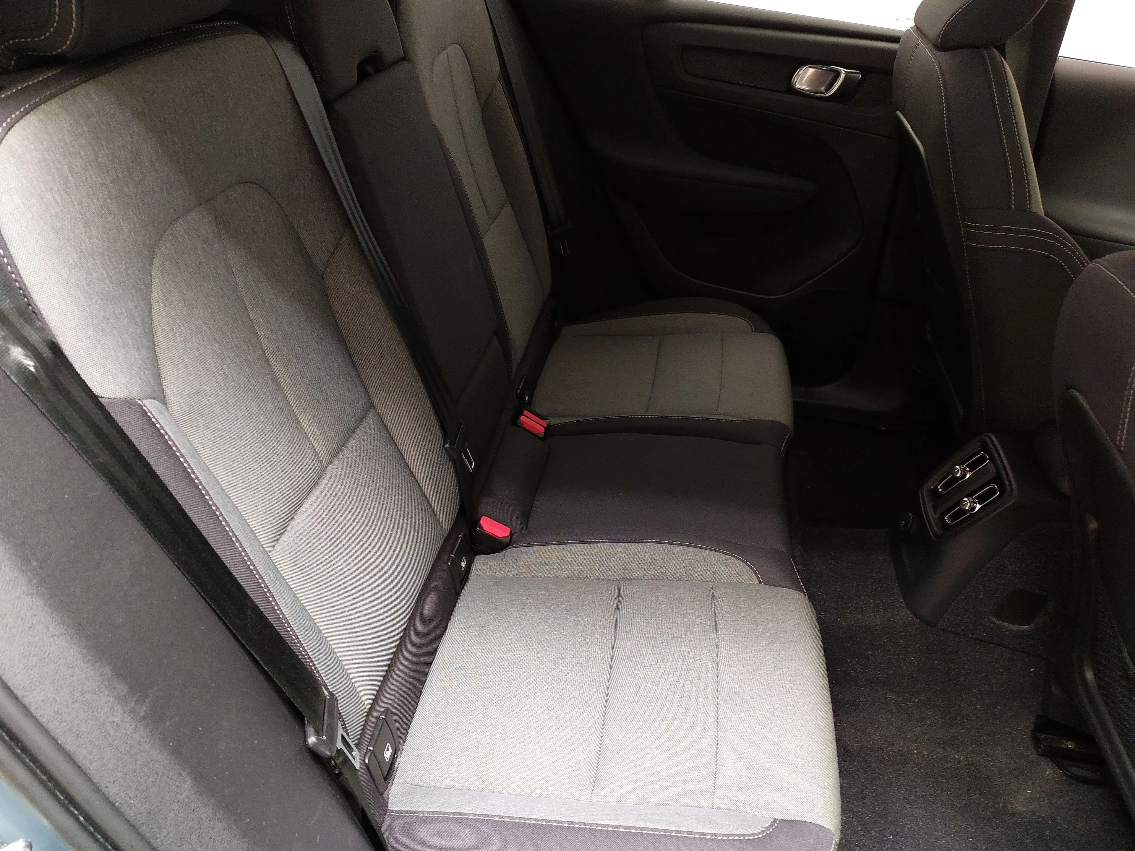 Volvo XC40 T4 Recharge Core Navi LED RFK SHZ — photo 12