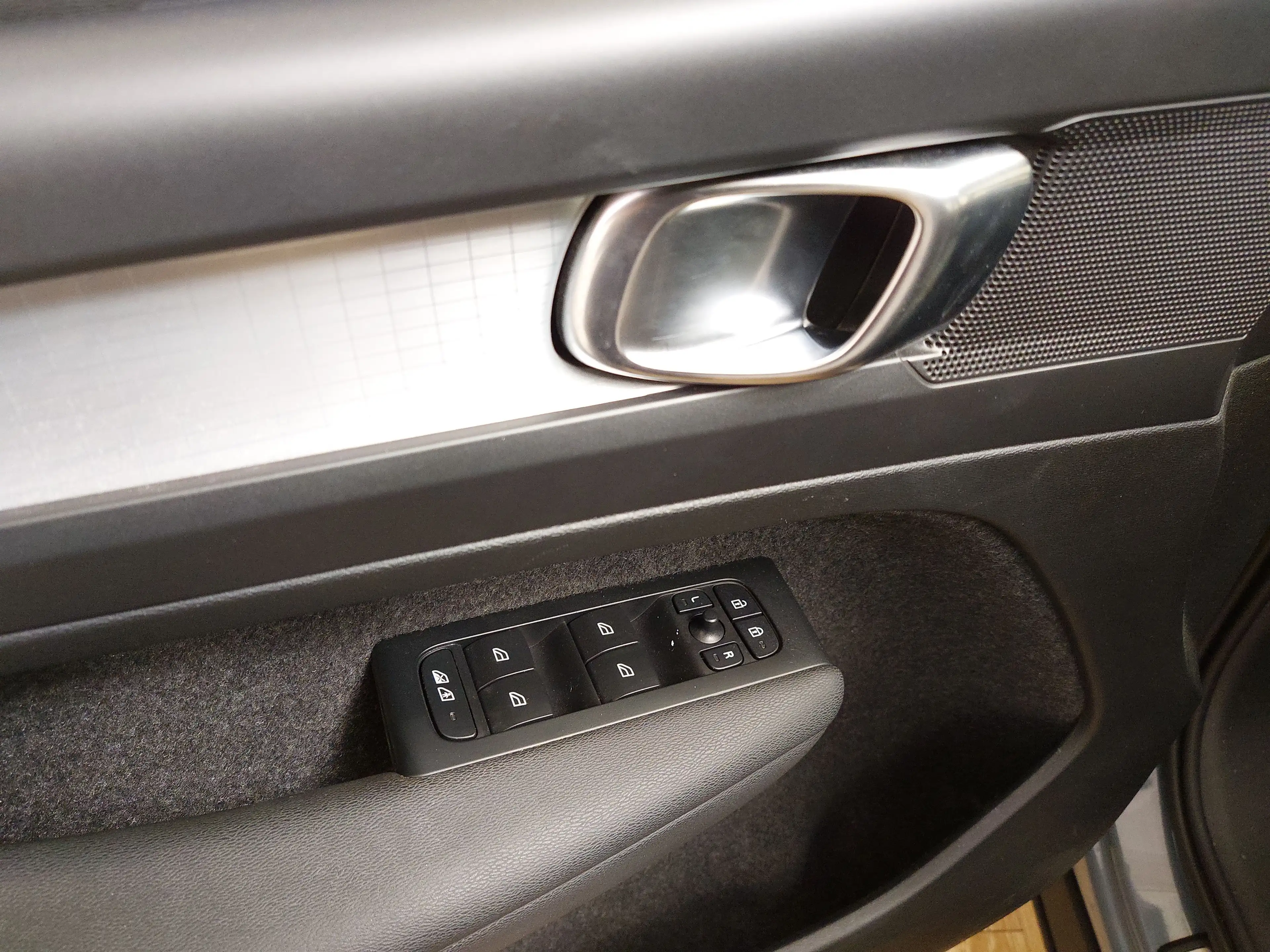 Volvo XC40 T4 Recharge Core Navi LED RFK SHZ — photo 5