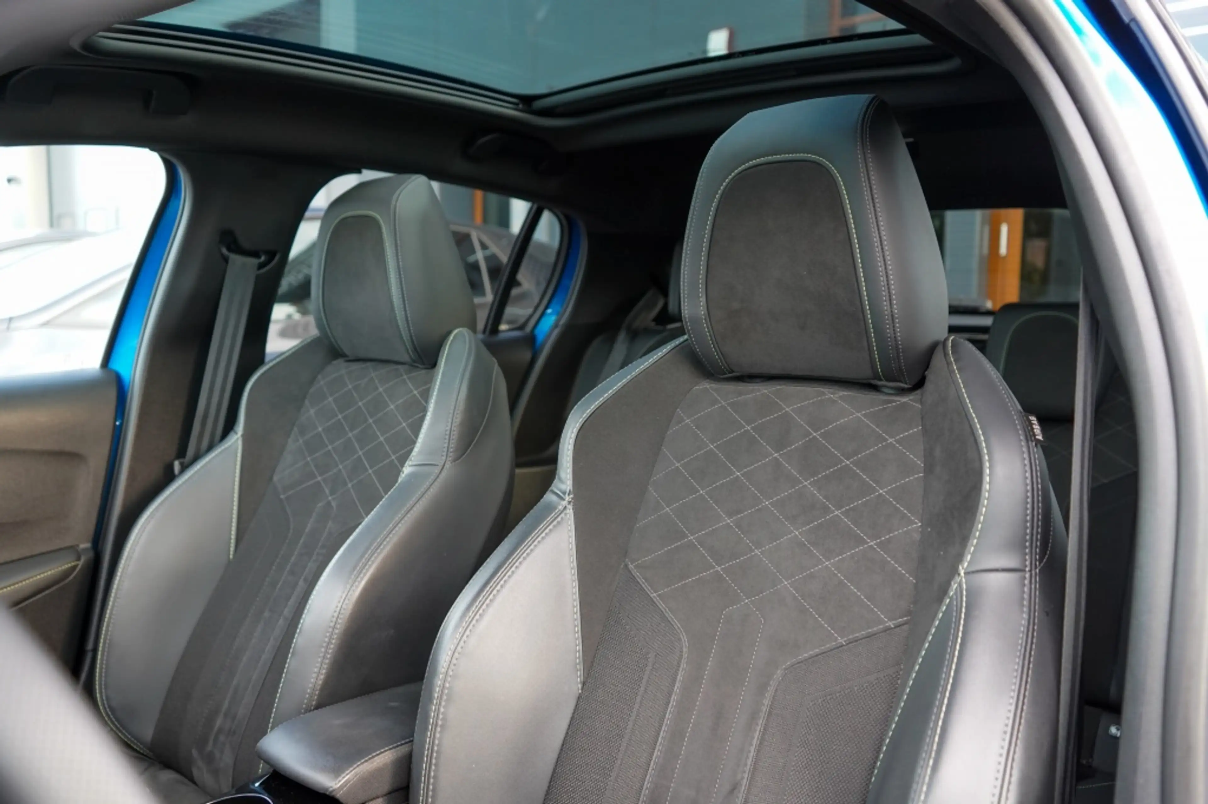 Peugeot e-208 GT Pack 50 kWh | 92,69% SOH | Pano | Stoelverwarmi — photo 6