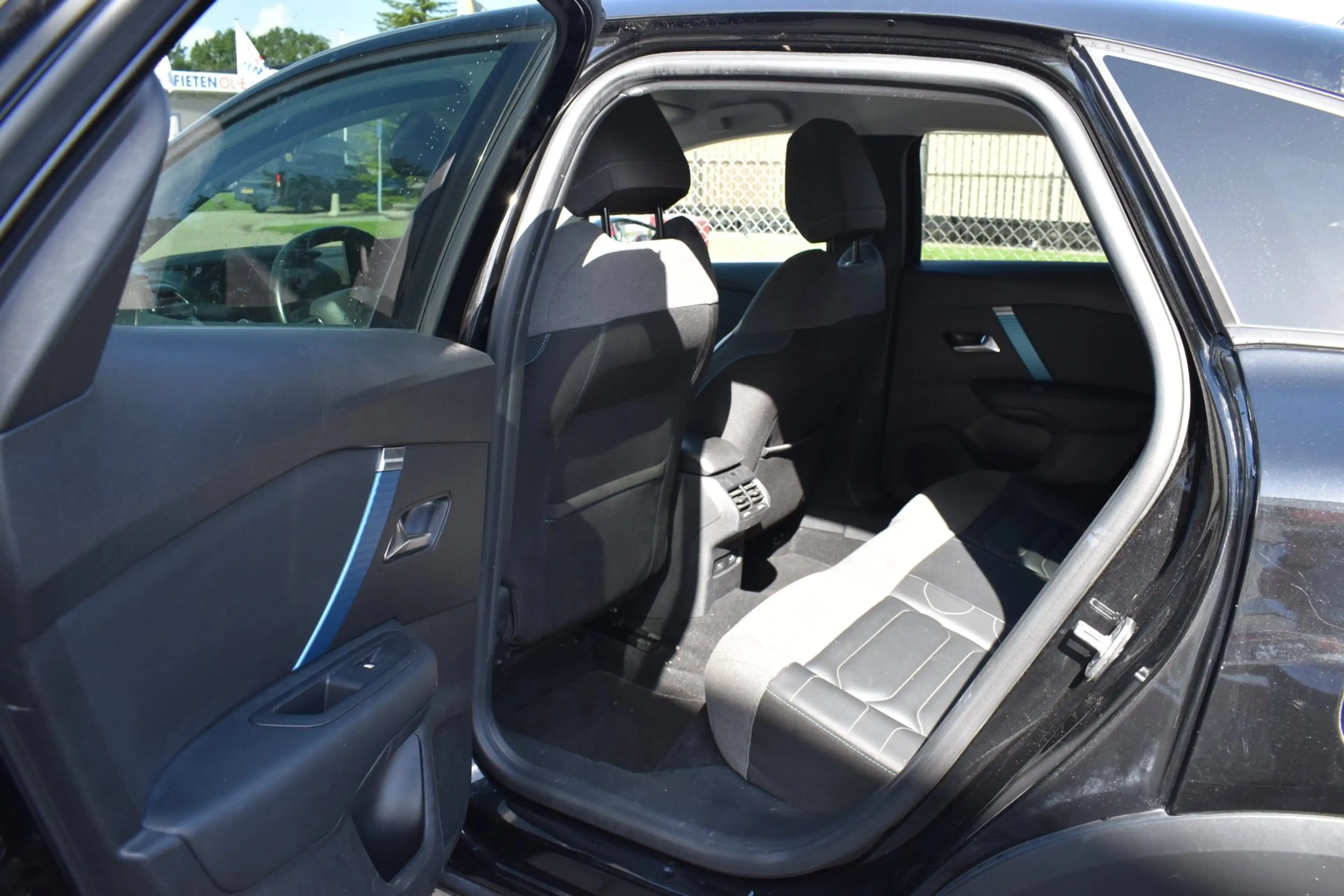 Citroen E-C4 Electric Shine 50 kWh — photo 11