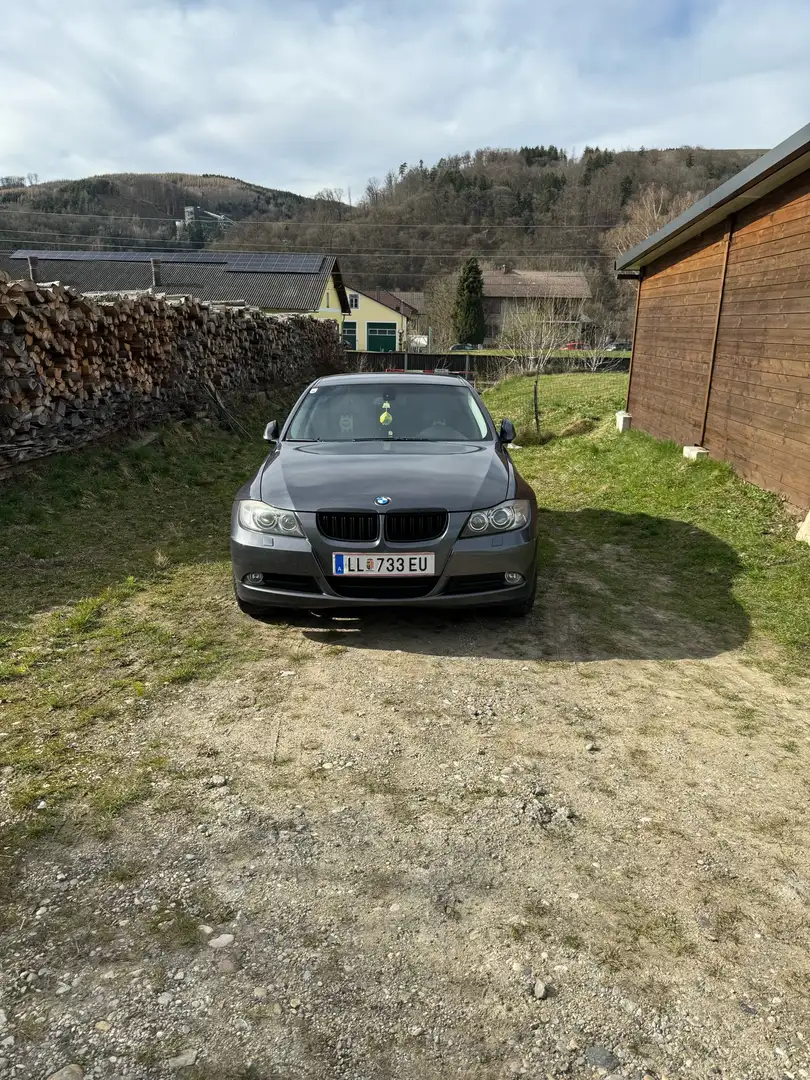 BMW 320 320d Aut. Grau - 1