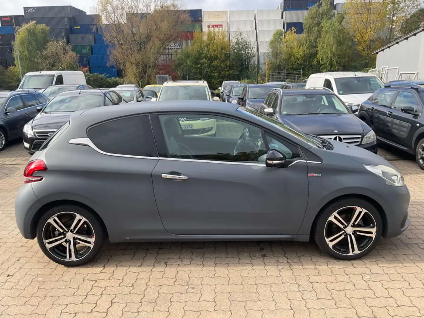 Peugeot 208 Allure GT-Line TÜV 04.2026 Grau - 2