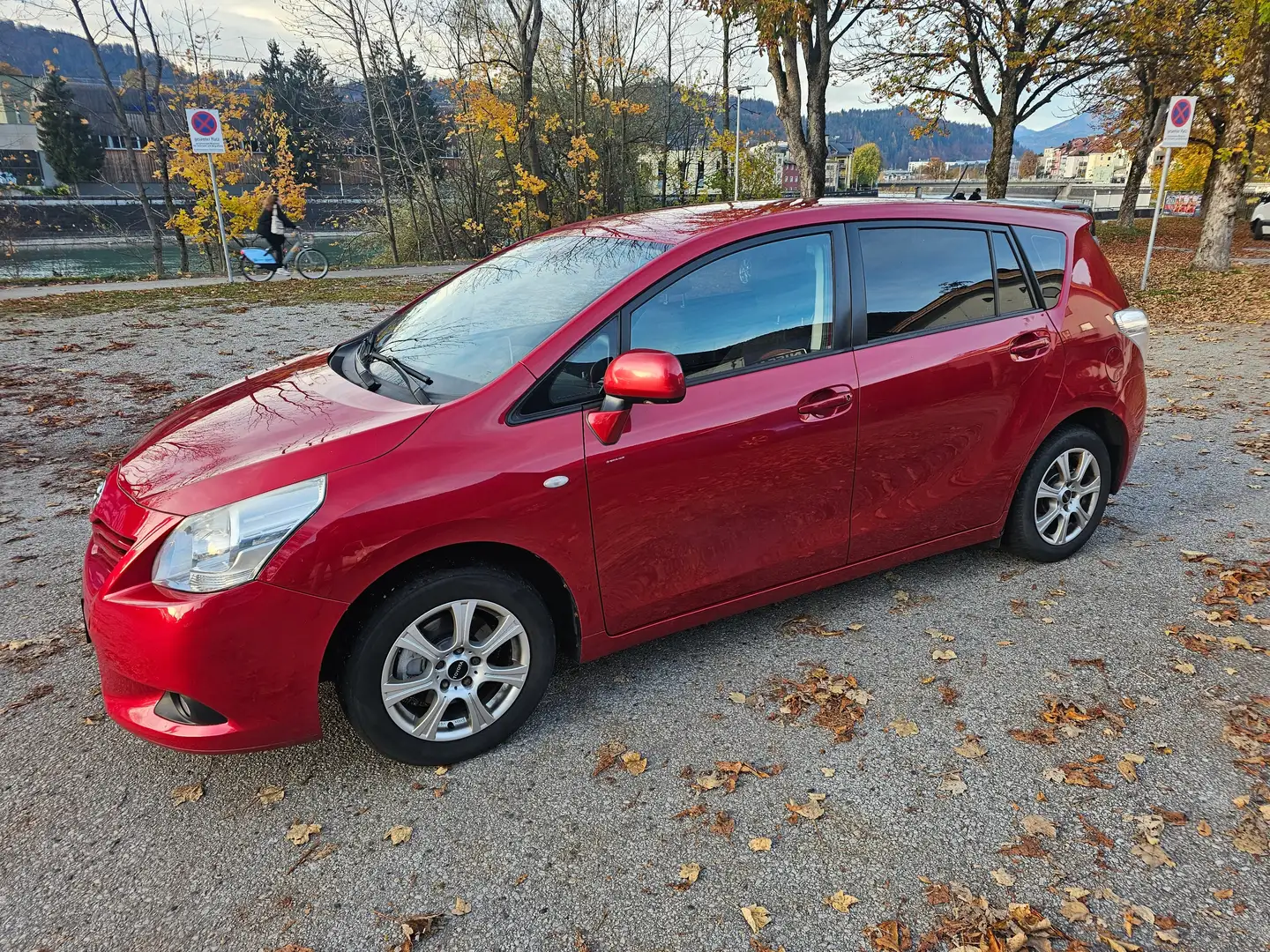 Toyota Verso Basis Neue Pickerl Rot - 2