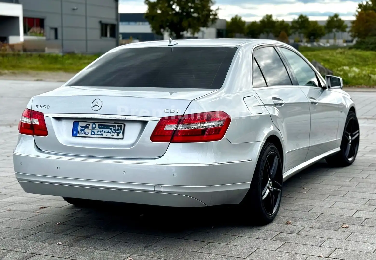 Mercedes-Benz E 250 CDI Limousine BlueEfficiency*Automatik*Tüv Silber - 2