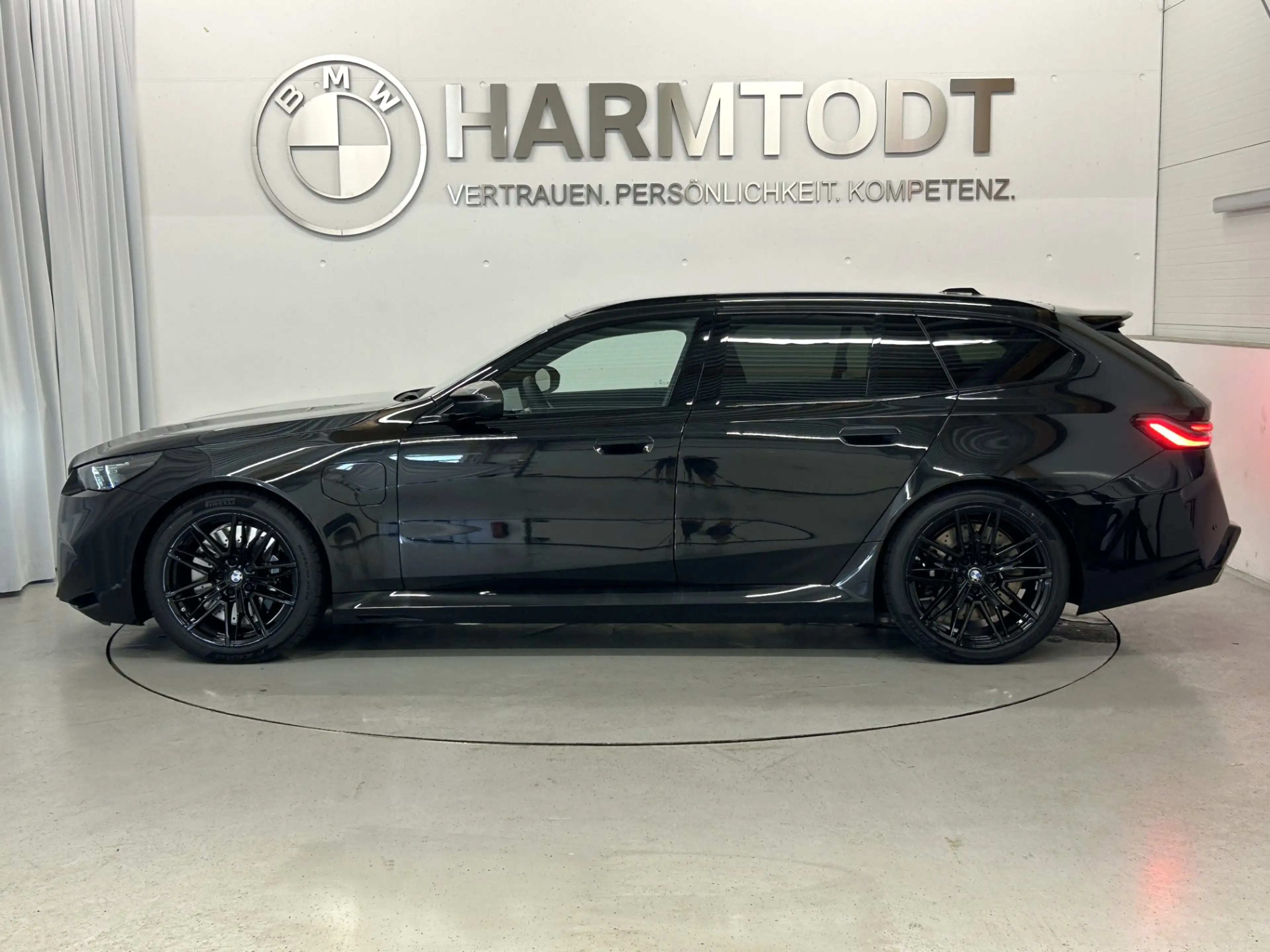 BMW M5 *Touring / Carbon / AHK* — photo 4