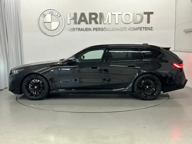 BMW M5 view 4