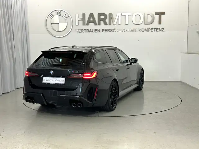 BMW M5 view 6