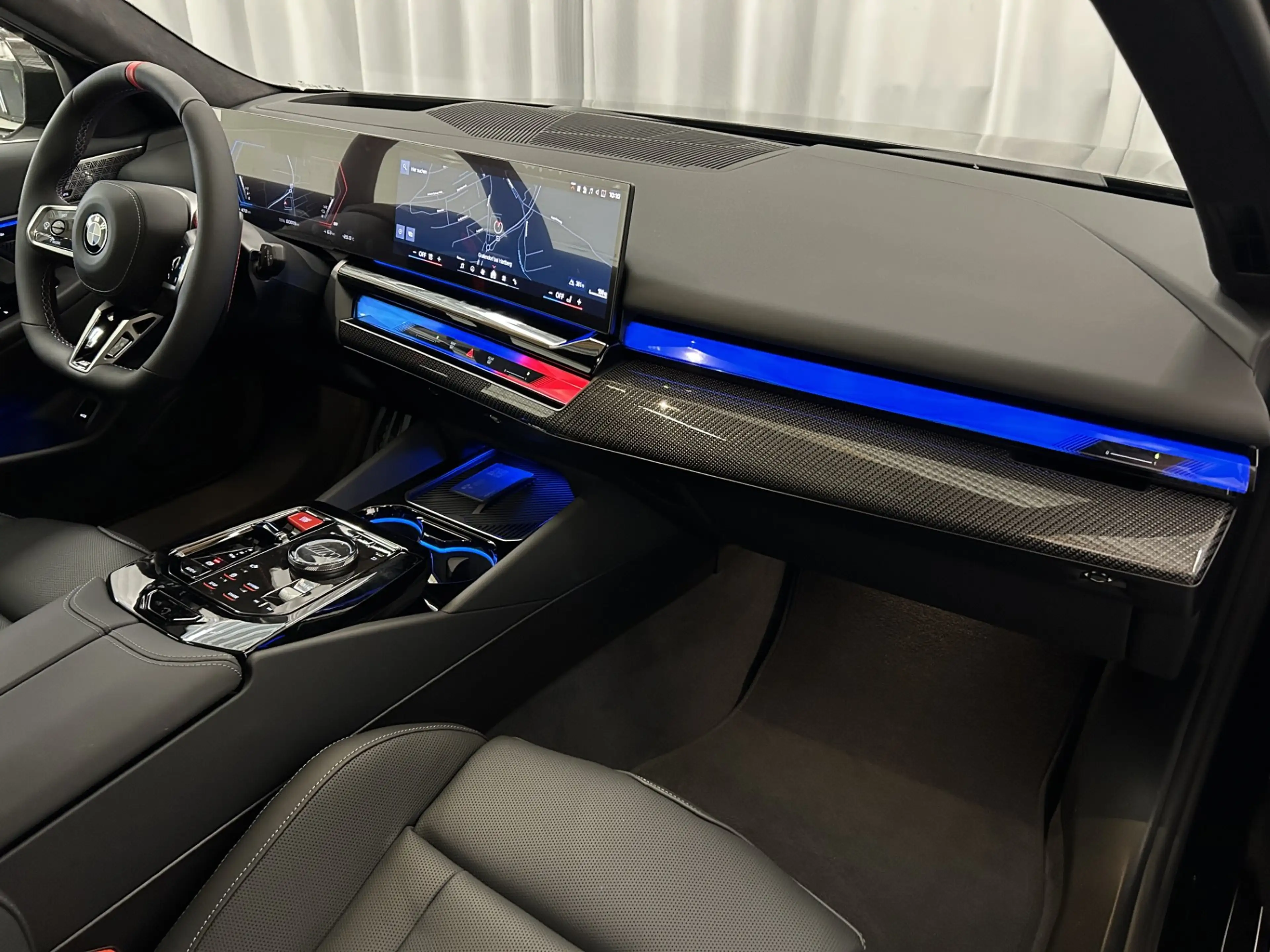 BMW M5 *Touring / Carbon / AHK* — photo 9