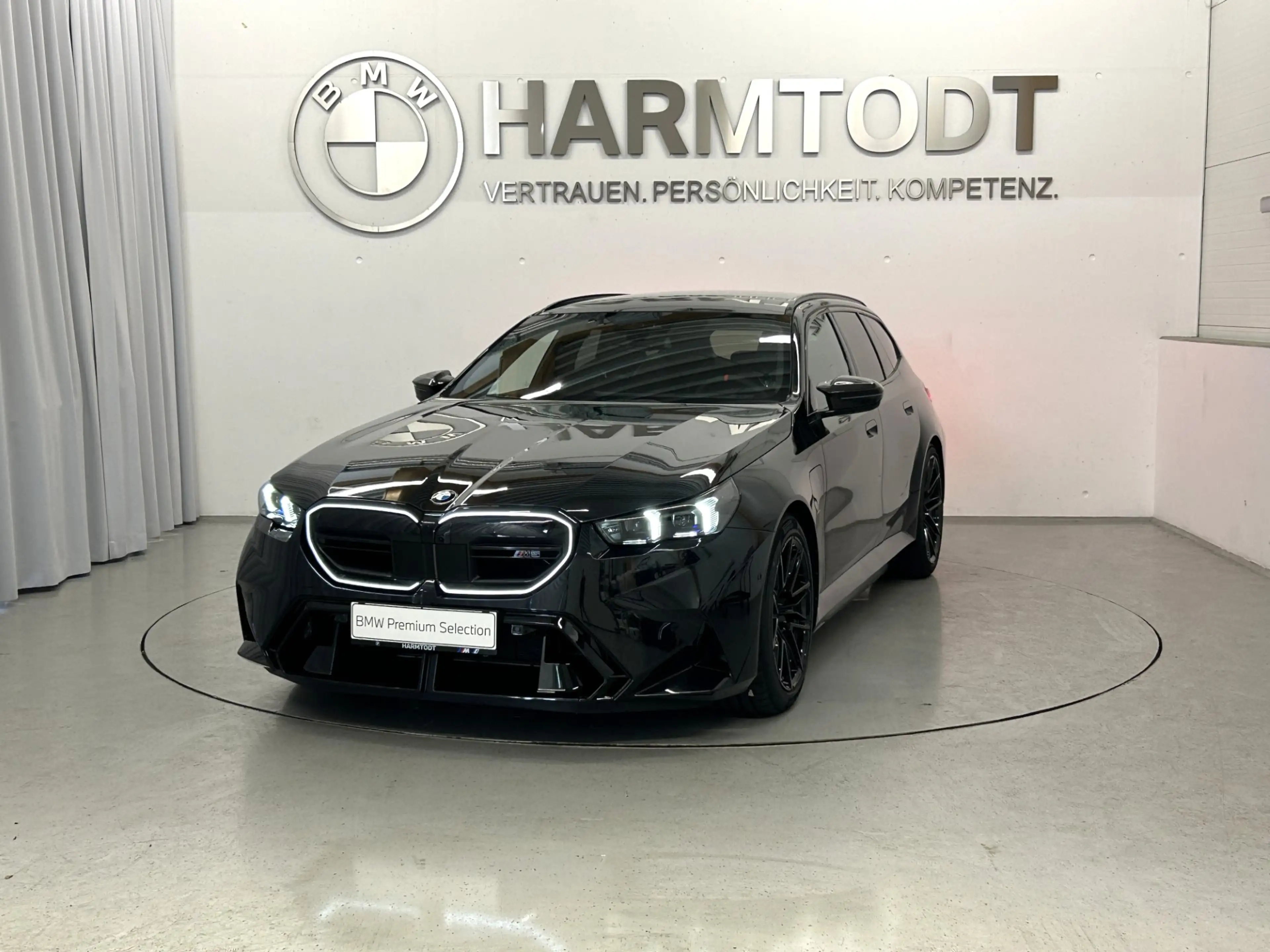 BMW M5 *Touring / Carbon / AHK* — photo 2