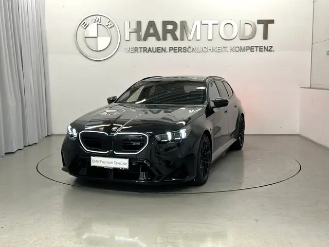 BMW M5 view 2
