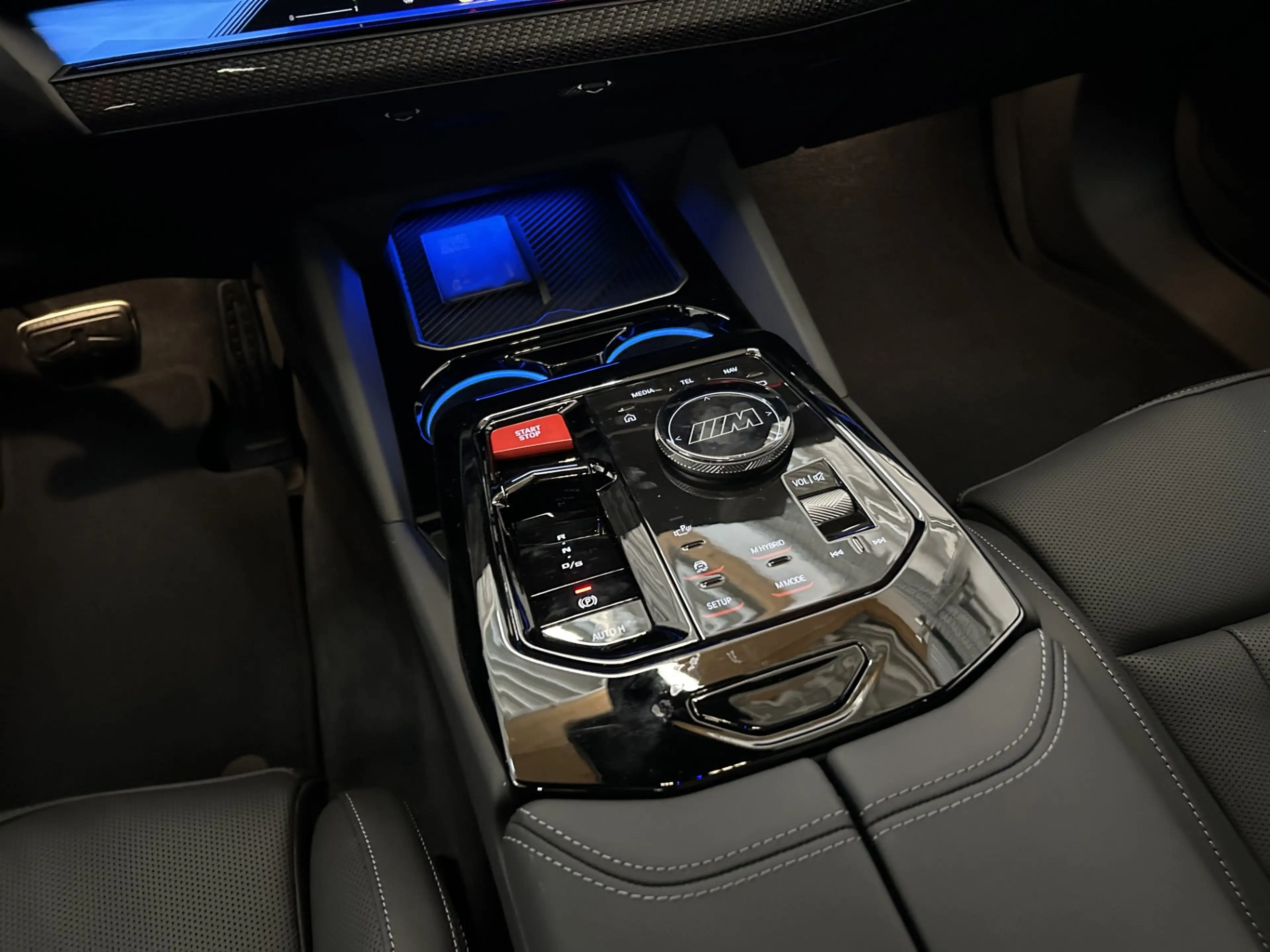 BMW M5 *Touring / Carbon / AHK* — photo 13