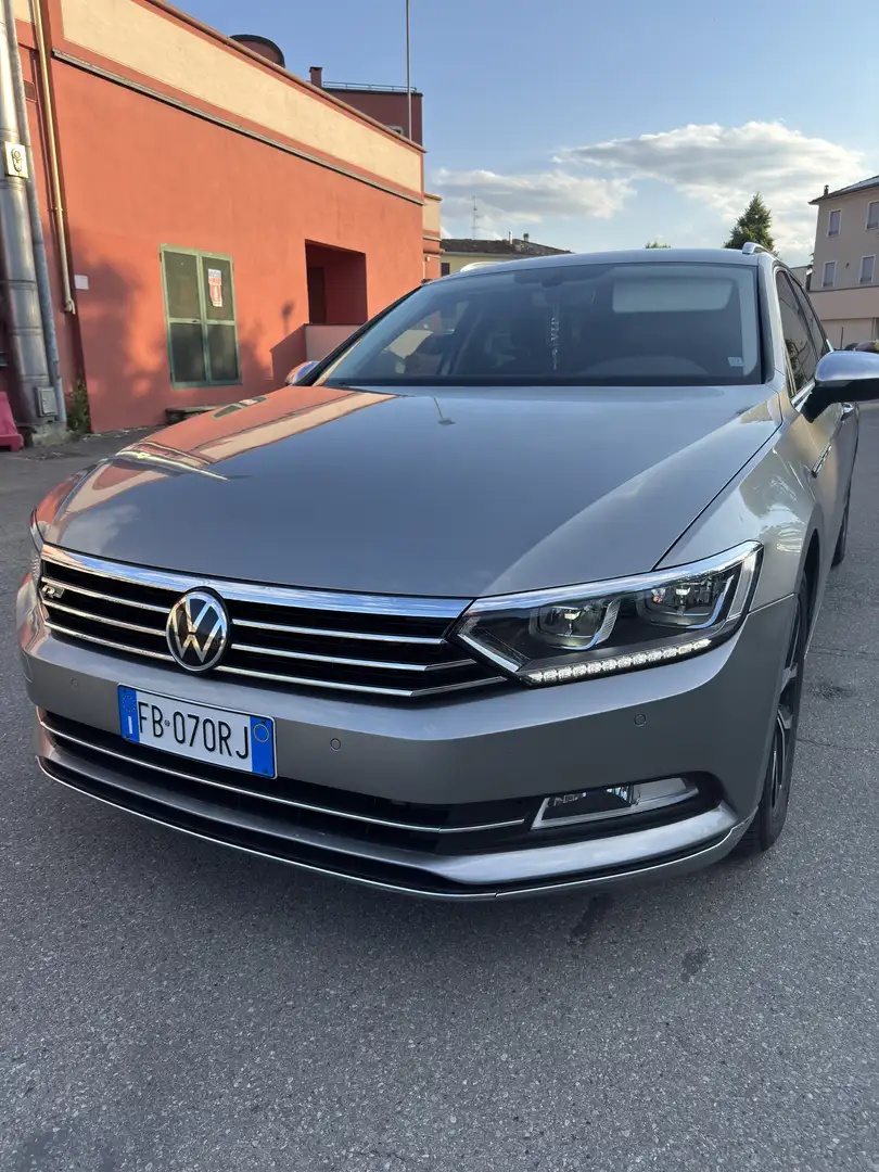 Volkswagen Passat 2.0 tdi scr R-Line 150cv dsg - 1