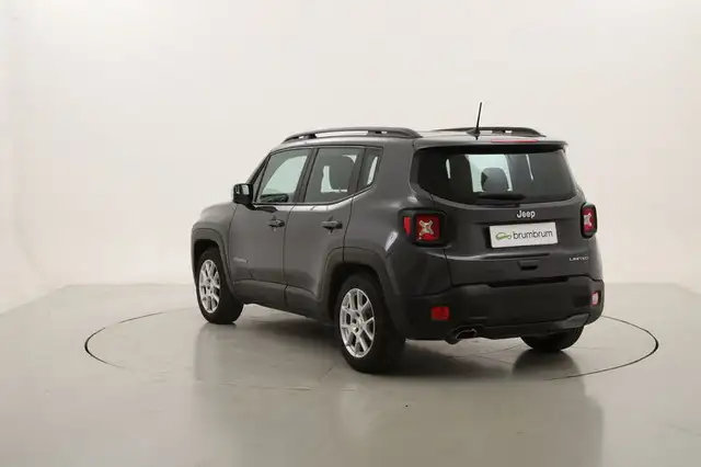 Jeep Renegade view 3