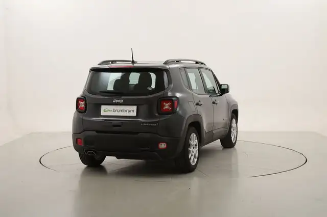 Jeep Renegade view 5