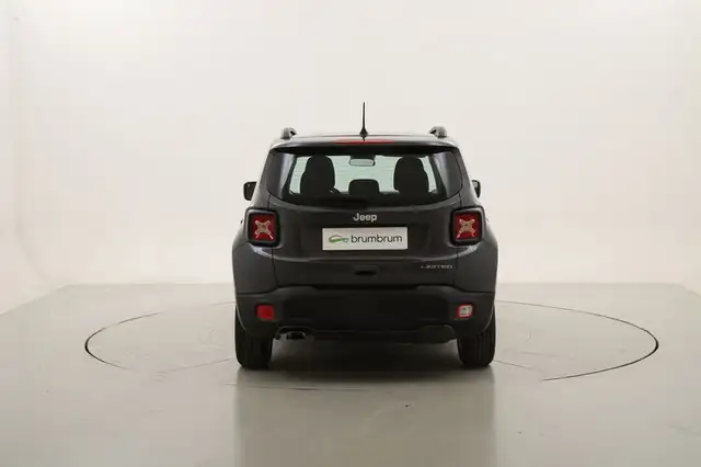 Jeep Renegade view 4