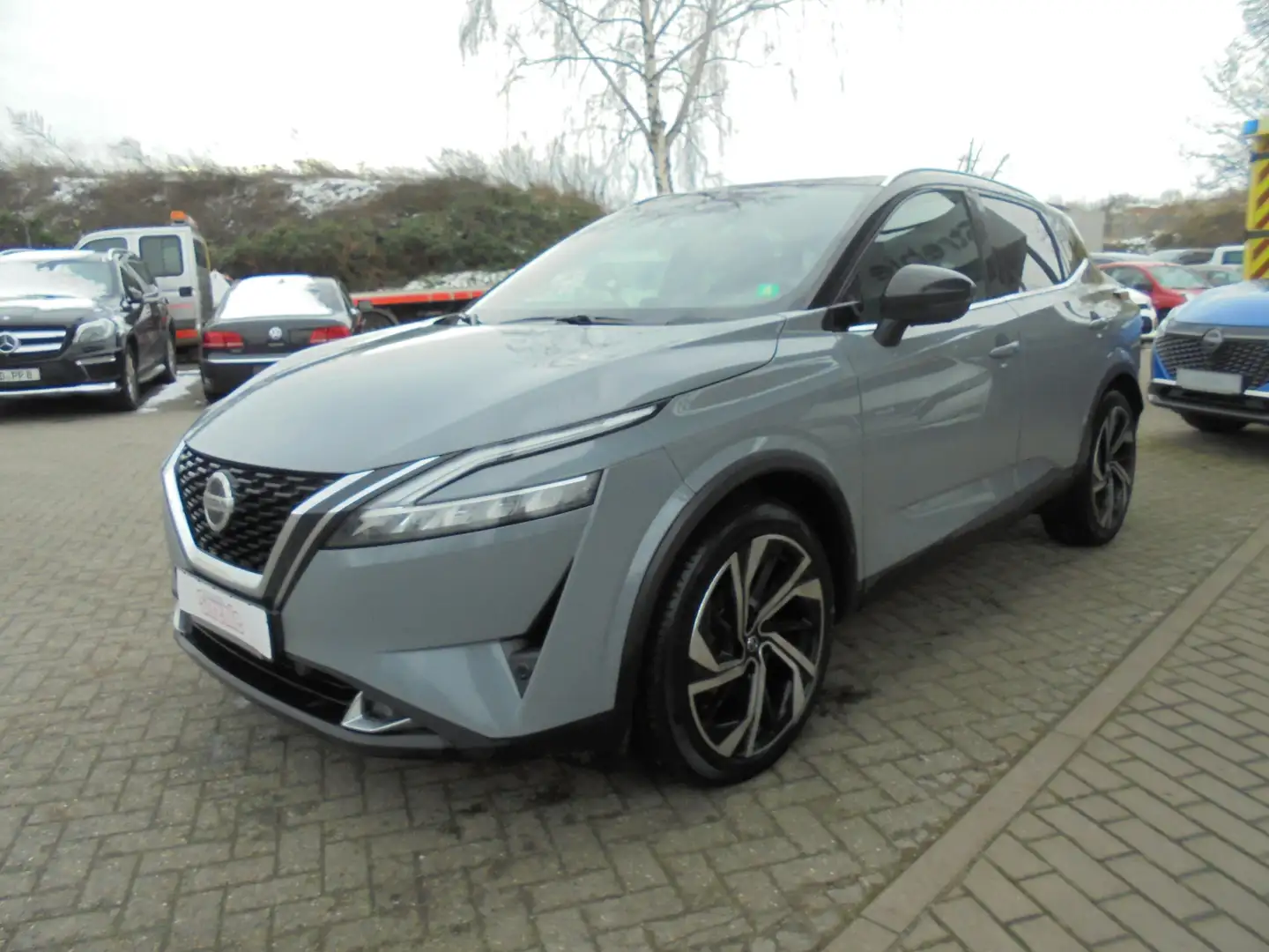 Nissan Qashqai 1.3 MHEV X-Tronic Tekna+ 4x4, 1. Hand Grau - 2