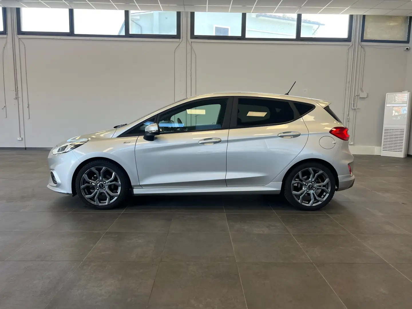 Ford Fiesta 1.0 Ecoboost 100 CV 5 porte ST-Line Silber - 2