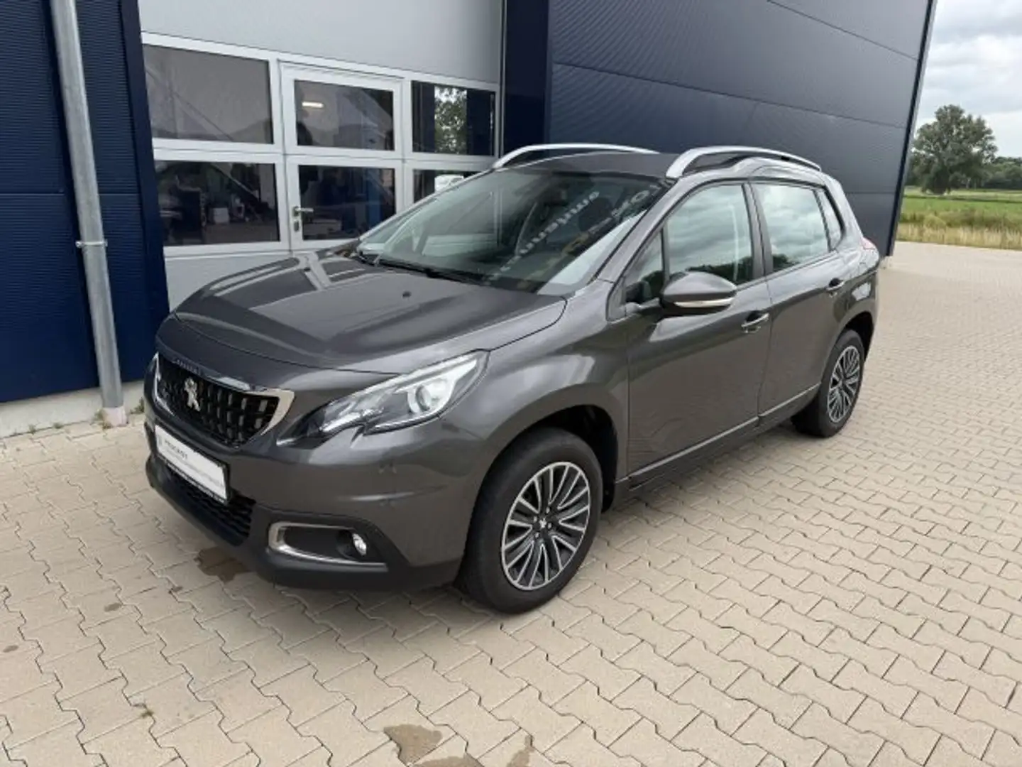 Peugeot 2008 PureTech 82 Active Grau - 1