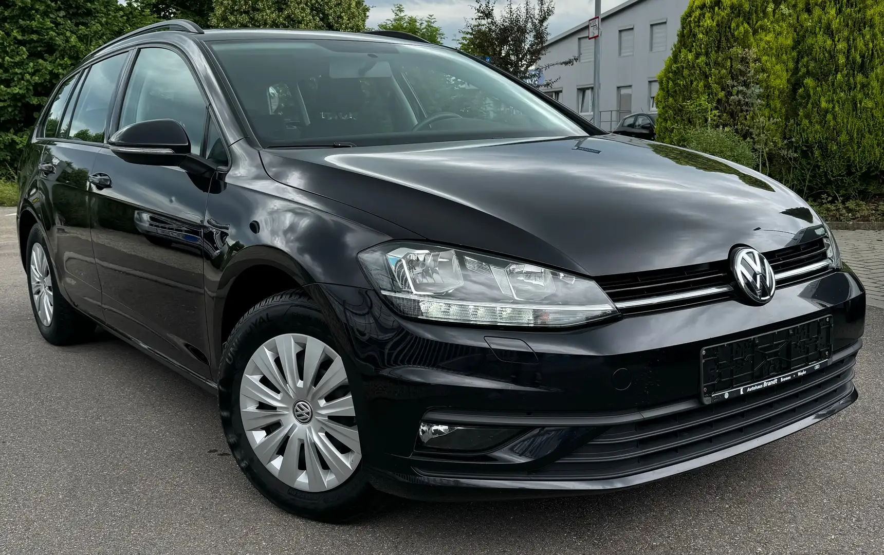 Volkswagen Golf Variant Trendline 1.6 TDI Navigation Zwart - 1