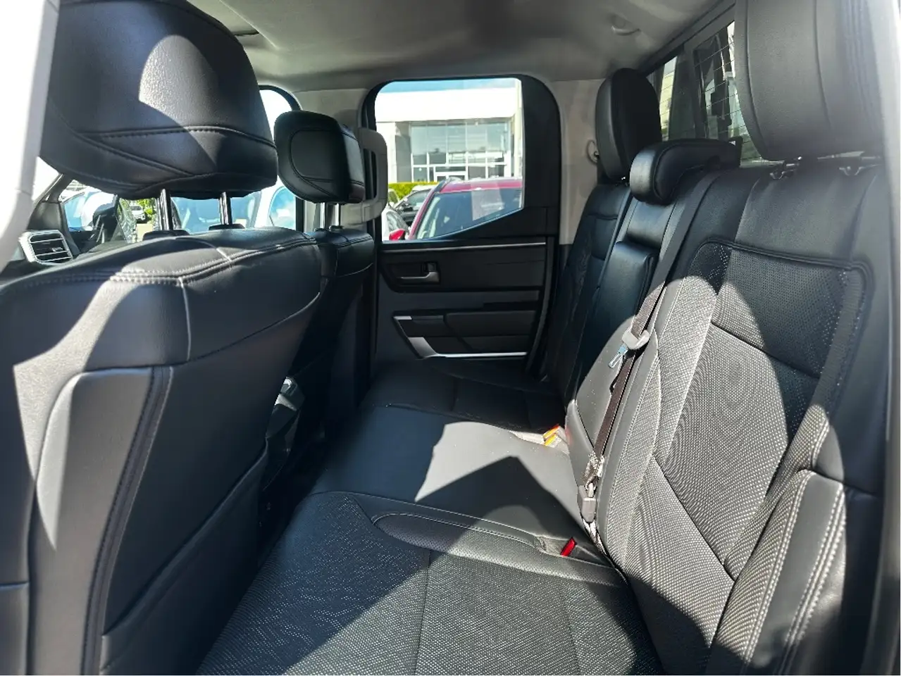 Toyota Tundra снимка Toyota Tundra