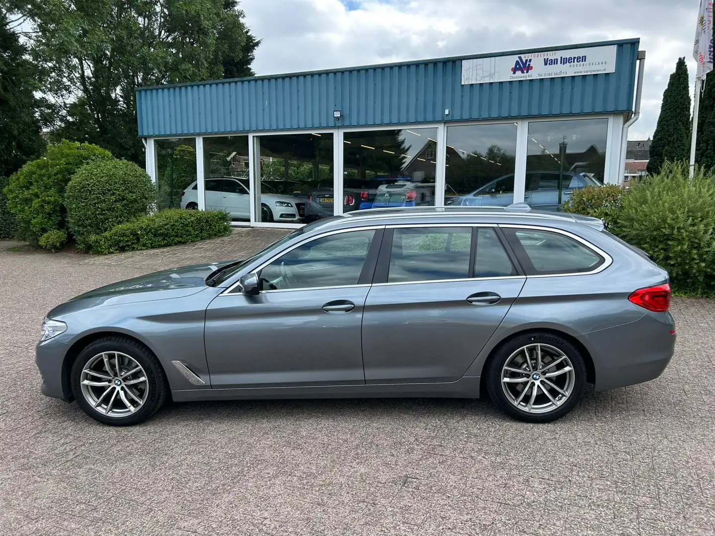 BMW 520 5-serie Touring 520i High Executive Grijs - 2