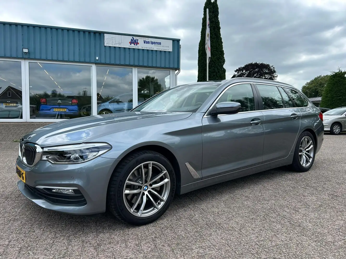 BMW 520 5-serie Touring 520i High Executive Grijs - 1