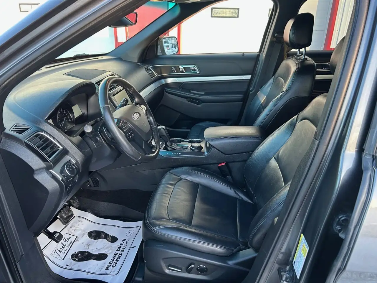 Ford Explorer photo Ford Explorer