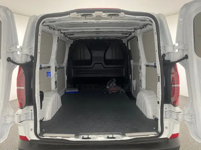 Volkswagen Transporter view 7