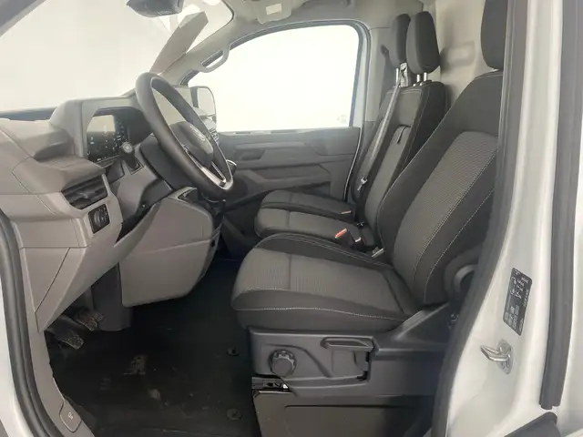 Volkswagen Transporter view 13