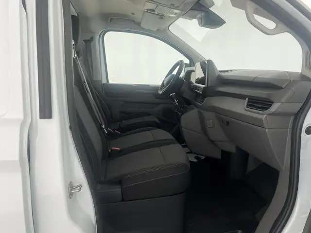 Volkswagen Transporter view 12