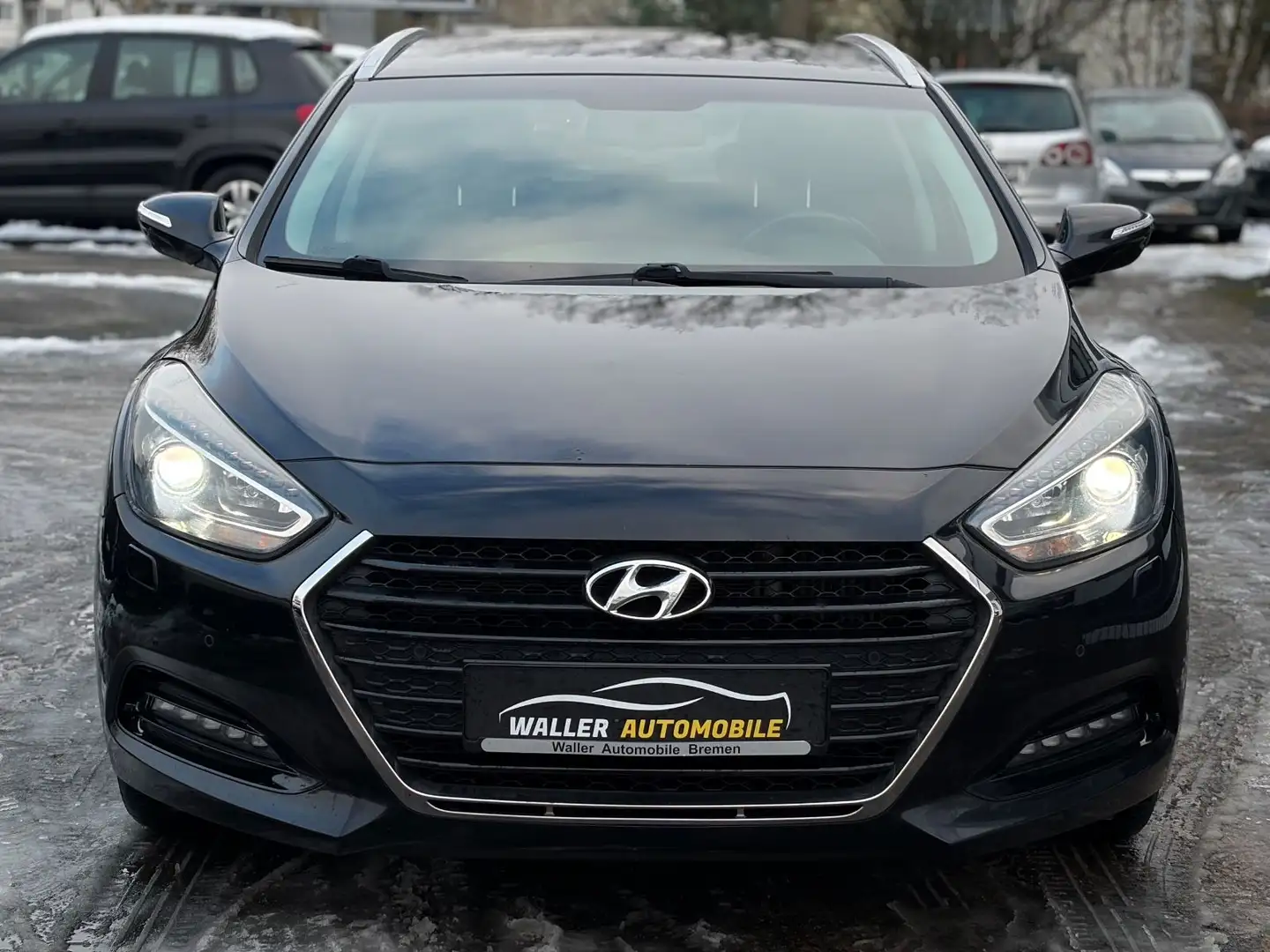 Hyundai i40 1.7 CRDi 1.HAND / LED / PDC / SHZ / NAVI Schwarz - 2