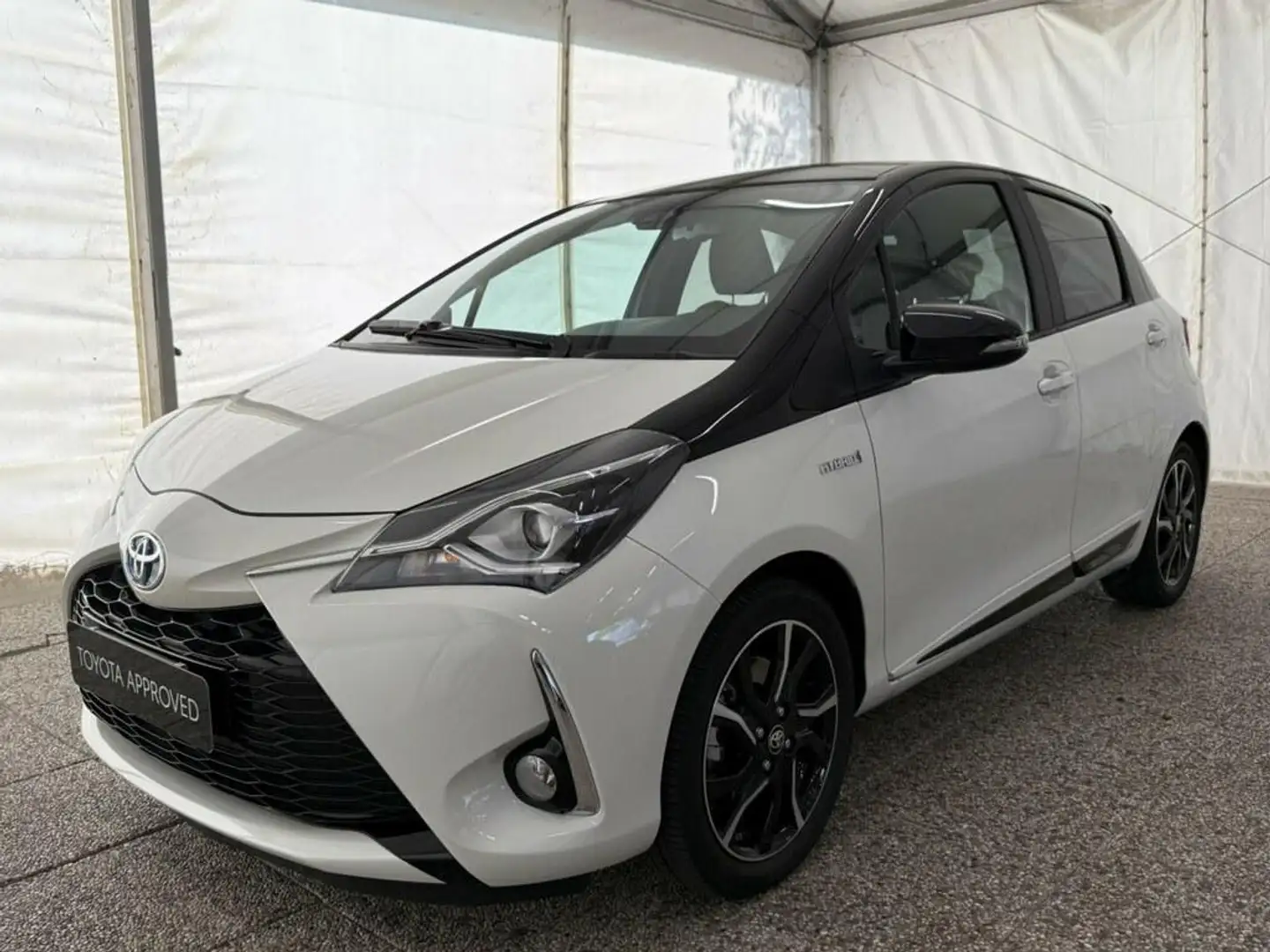 Toyota Yaris 5p 1.5 hybrid Trend White Edition my18 Bianco - 1