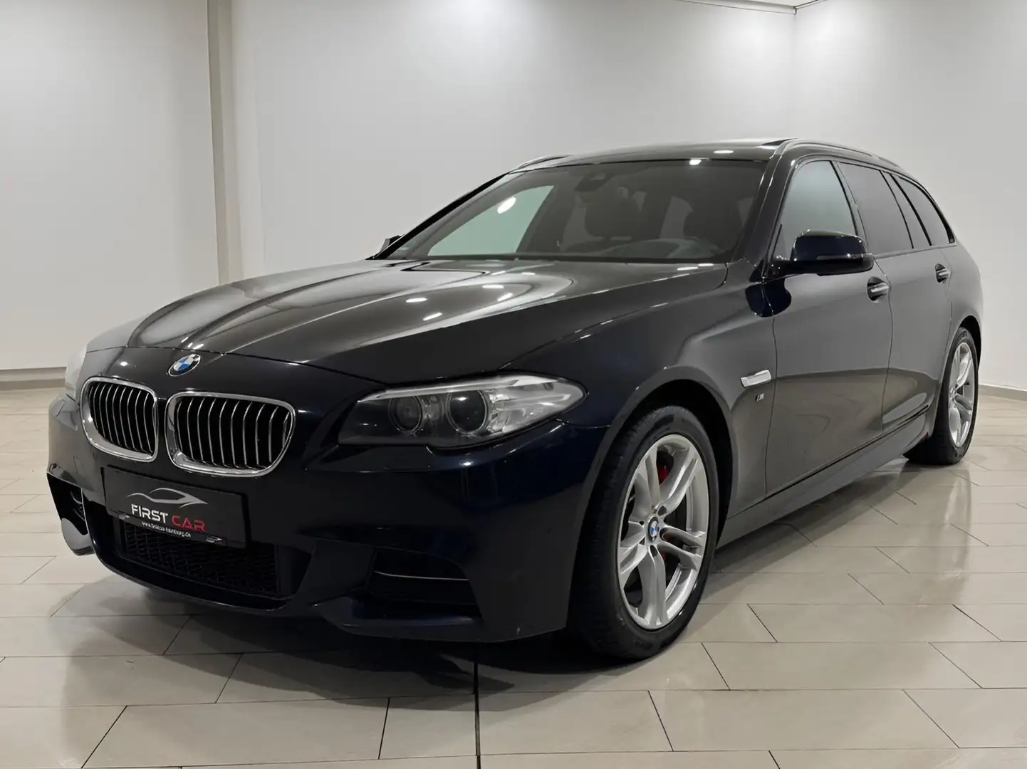 BMW 530 d xDrive M-Paket|PANO|AHK|KAMERA|STANDHZ|HUD| Noir - 1