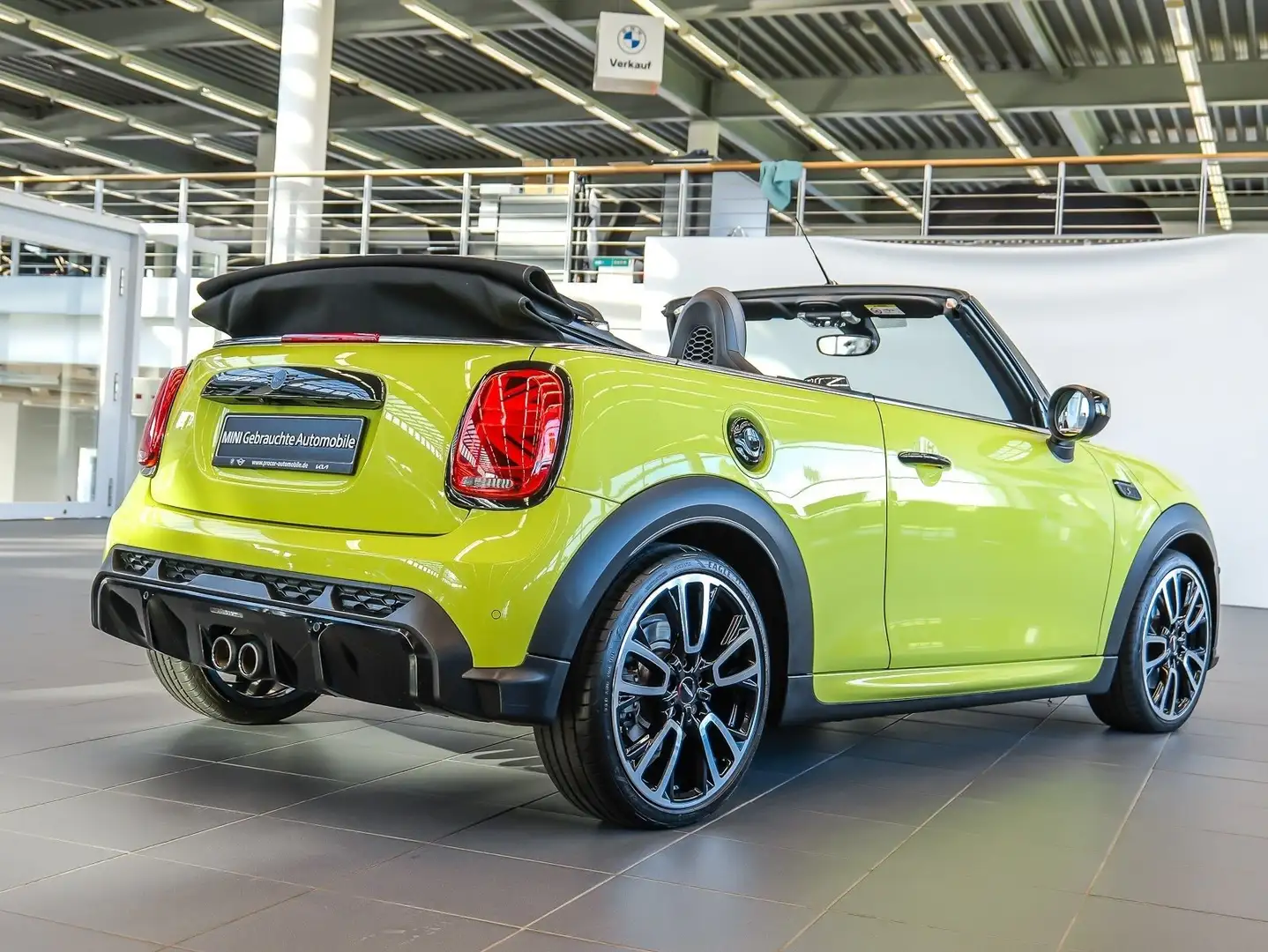 MINI Cooper S Cabrio Cooper S John Cooper Works Trim Cabrio HUD ACC - 2