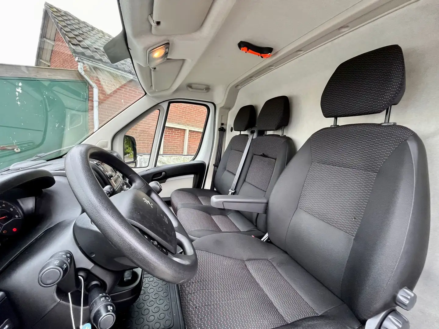 Peugeot Boxer 435 2.0 BlueHDI L2H2 Premium Euro6 2Schuifdeuren A Wit - 2